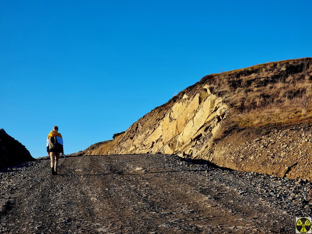 Карпати ззовні (трава) і зсередини (камінь)