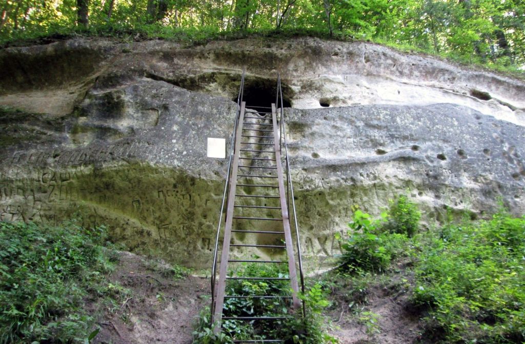 Бандерівські скелі де колись була криївка УПА