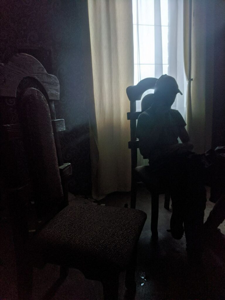 На допиті в кімнаті для чілу