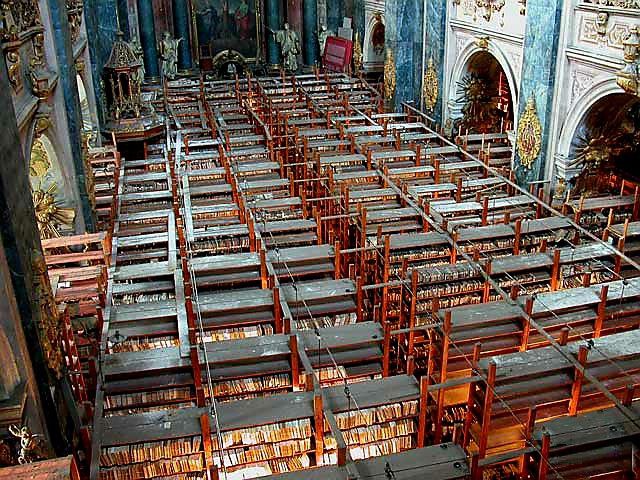 Така от краса була за стінами костелу Єзуїтів в самому центрі Львова.