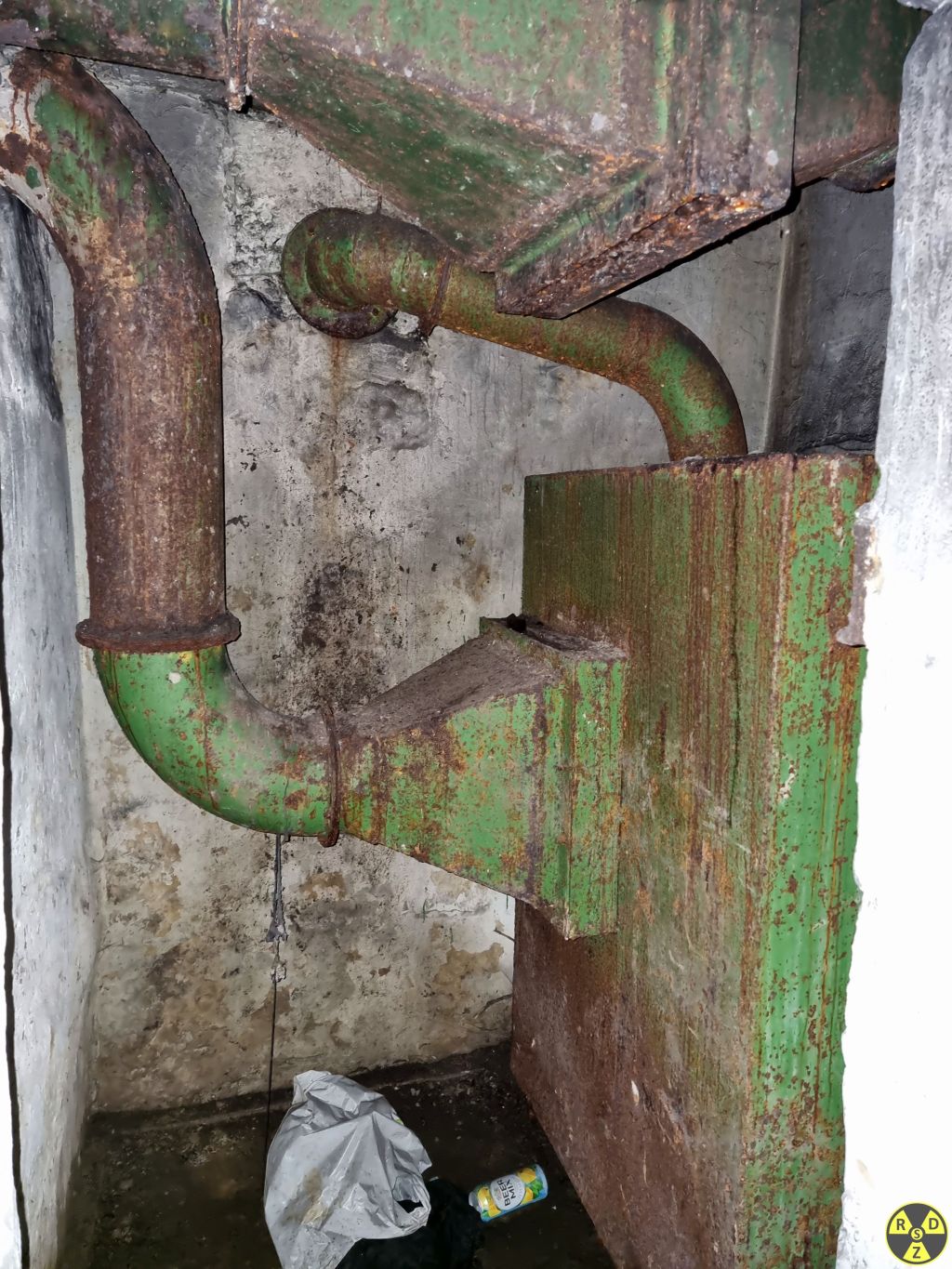 Чи не єдина вціліла залізяка на все бомбосховище