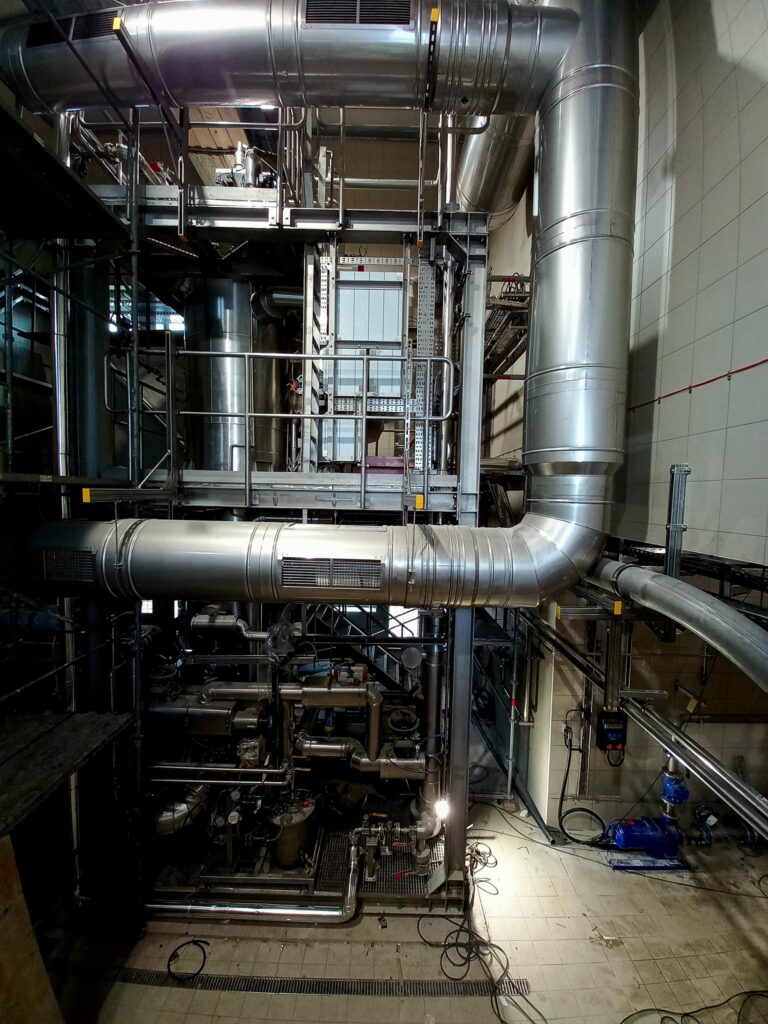 Процес видобутку біогазу, сам по собі, доволі складний. Надодачу, кожен об'єкт має власні параметри забруднень та лінії очистки води. Тому біогазове обладнання проектується для кожного міста індивідуально