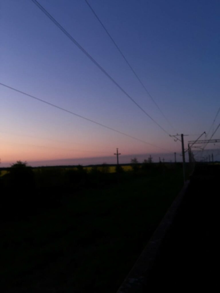 Захід сонця з вантажного вагона