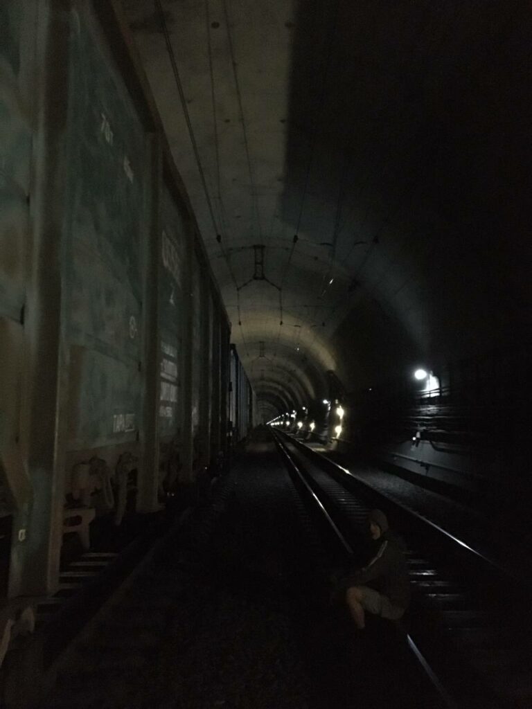 Дехто присів на колії стратегічного об'єкту!