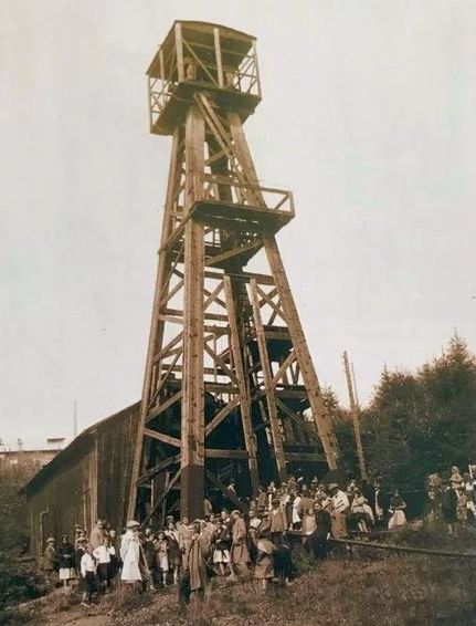 Стара нафтова вежа