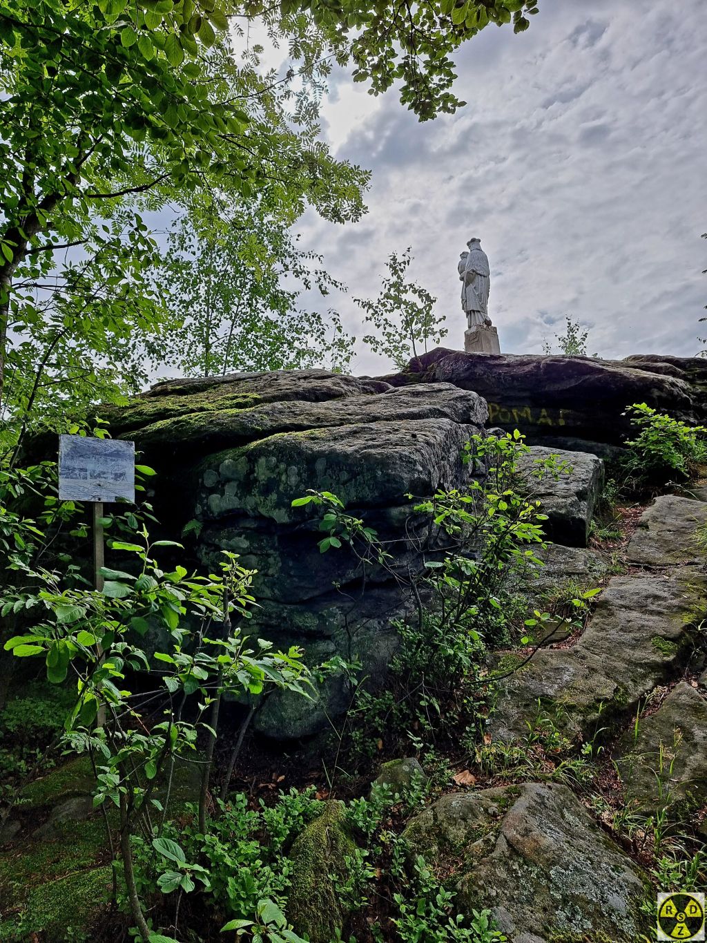 Статуя Матері Божої на вершині Ріпненського каменю