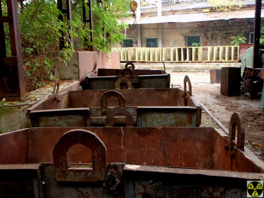 Якісь незрозумілі контейнери