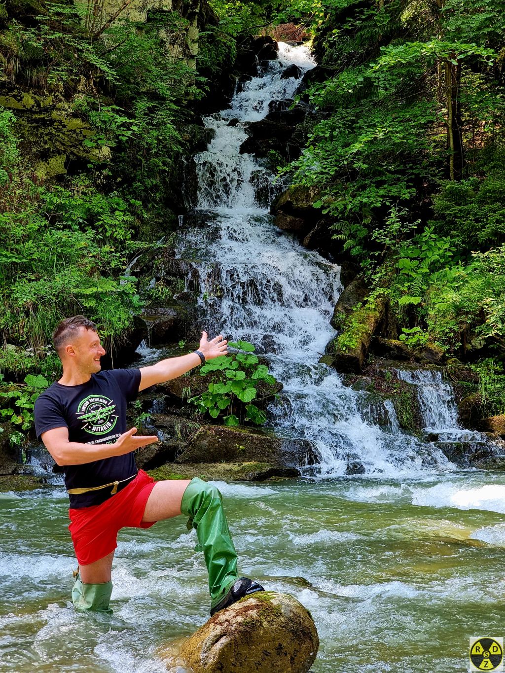 Унікальний Наскельний водоспад біля села Микуличин
