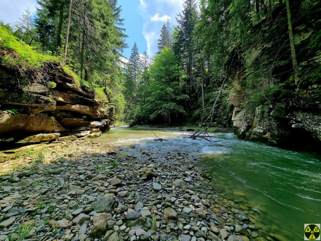 Мальовничий каньйон річки Прутець-Чемегівський