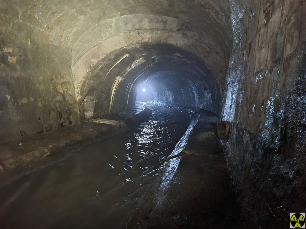 Місце приєднання старого кам'яного тунелю графа Скарбека до нового бетонного колектора Полтви