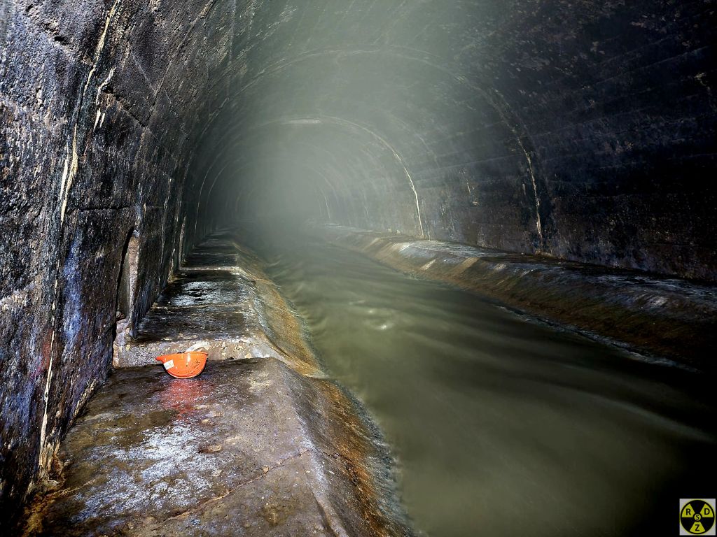Бетонний колектор річки Полтва перед Оперним театром