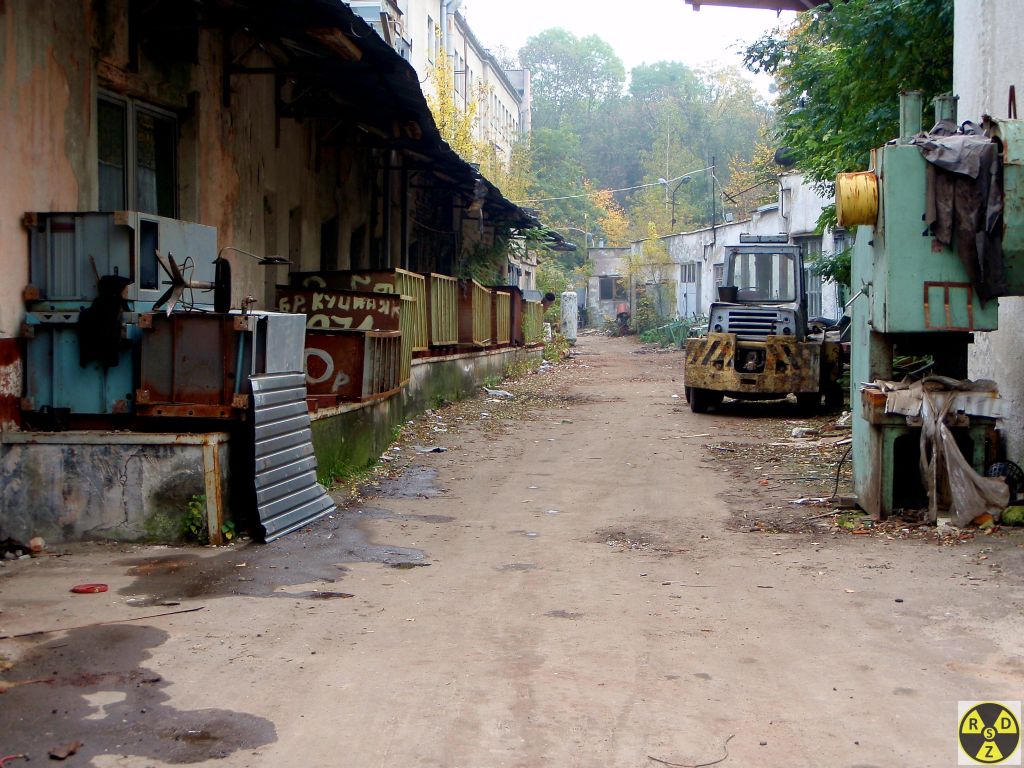 Територія заводу "Львівприлад" в 2008 році. Вид на Сухопутну Академію