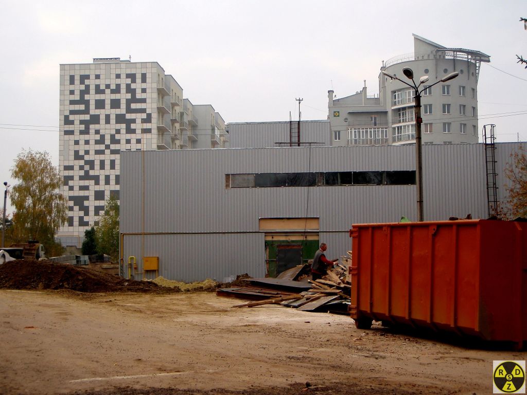 Вид з території заводу "Львівприлад" на вул. Сахарова