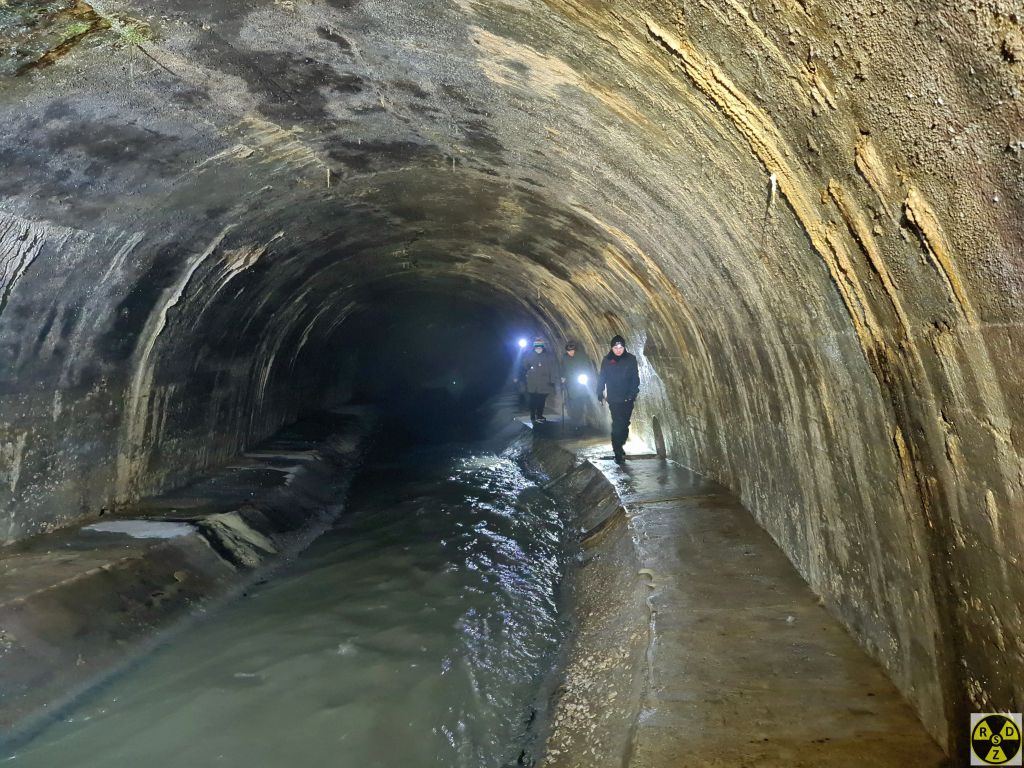 Вид від ліхтаря на "новозбудований бетонний жолоб" що на старому фото