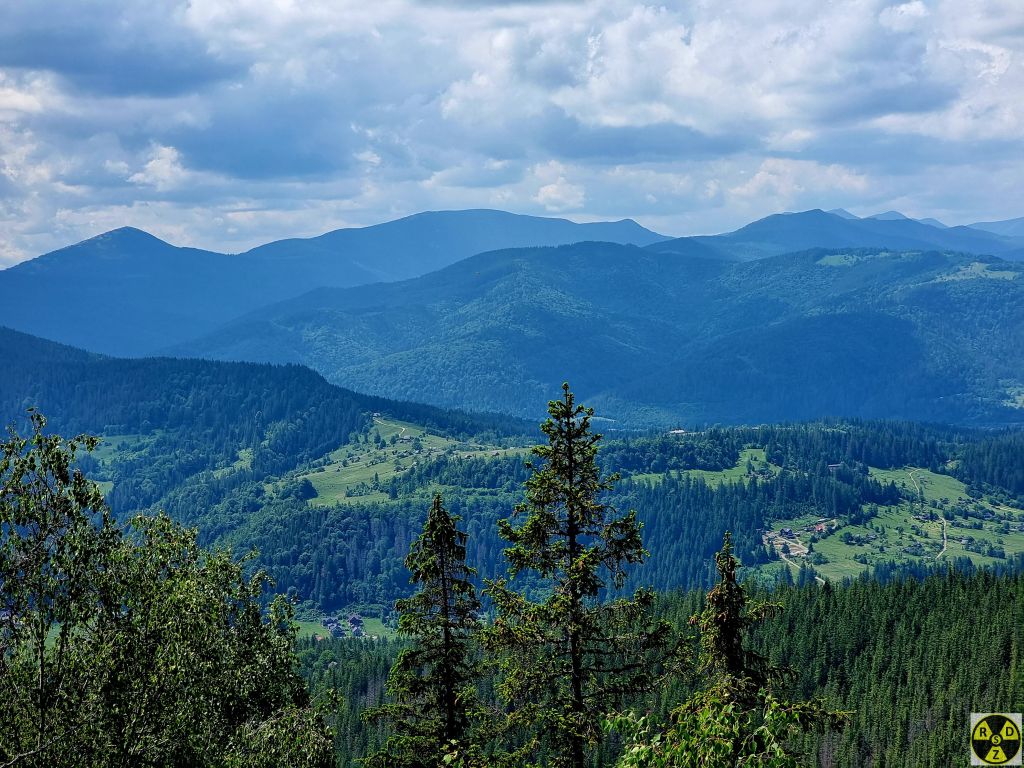 Гори Хімяк та Синяк з вершини Шугаїв Камінь