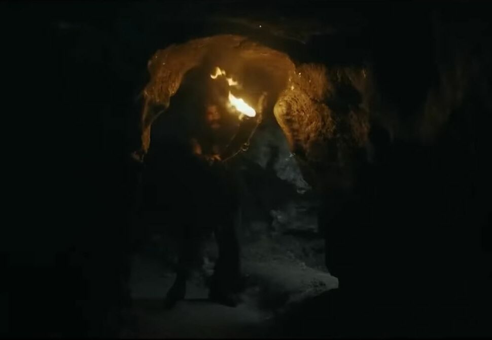 Олекса Довбуш в печері. Кадр з фільму