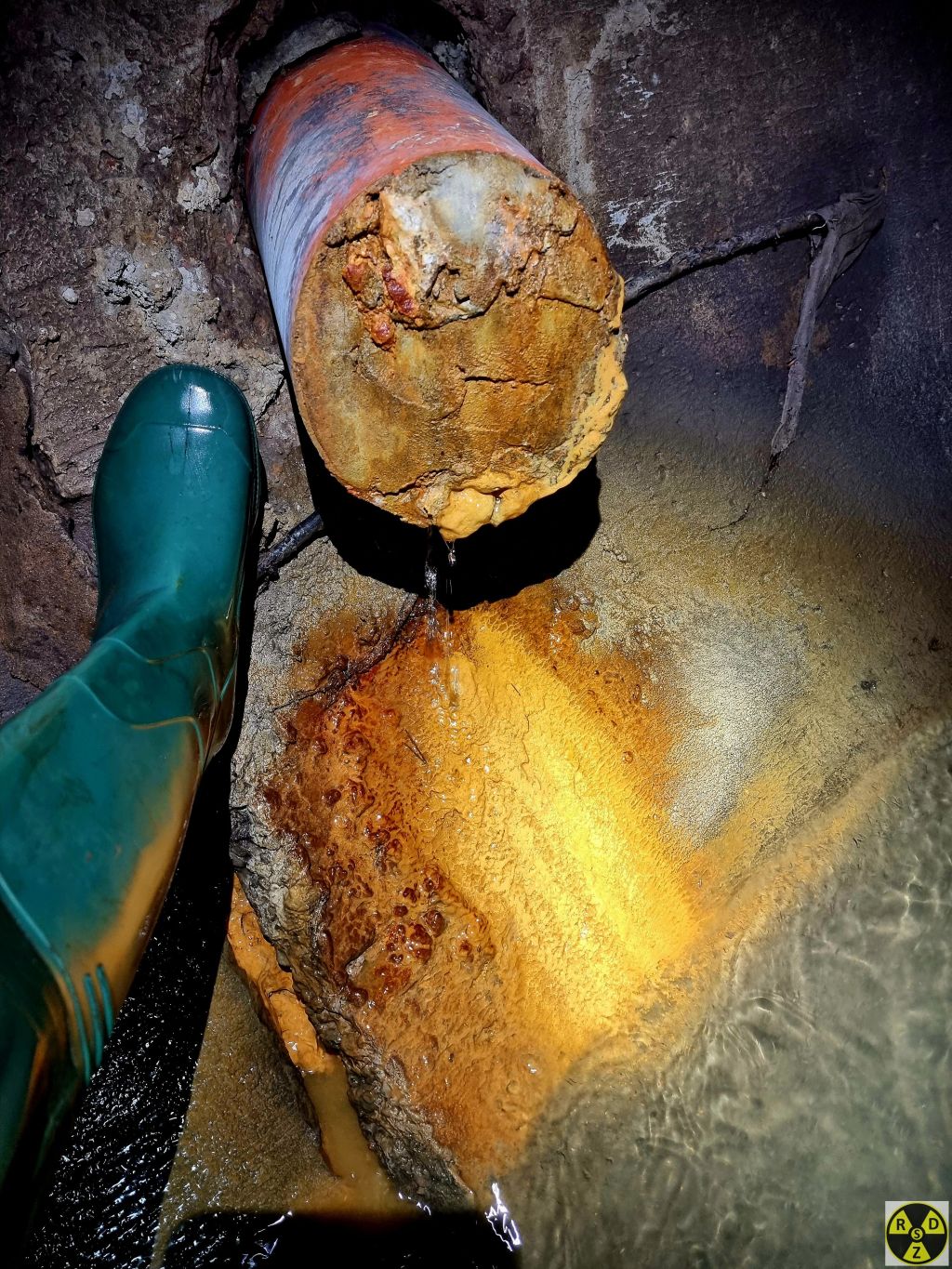 Так виглядає відключена врізка каналізації в річку Зубра, 2023 рік