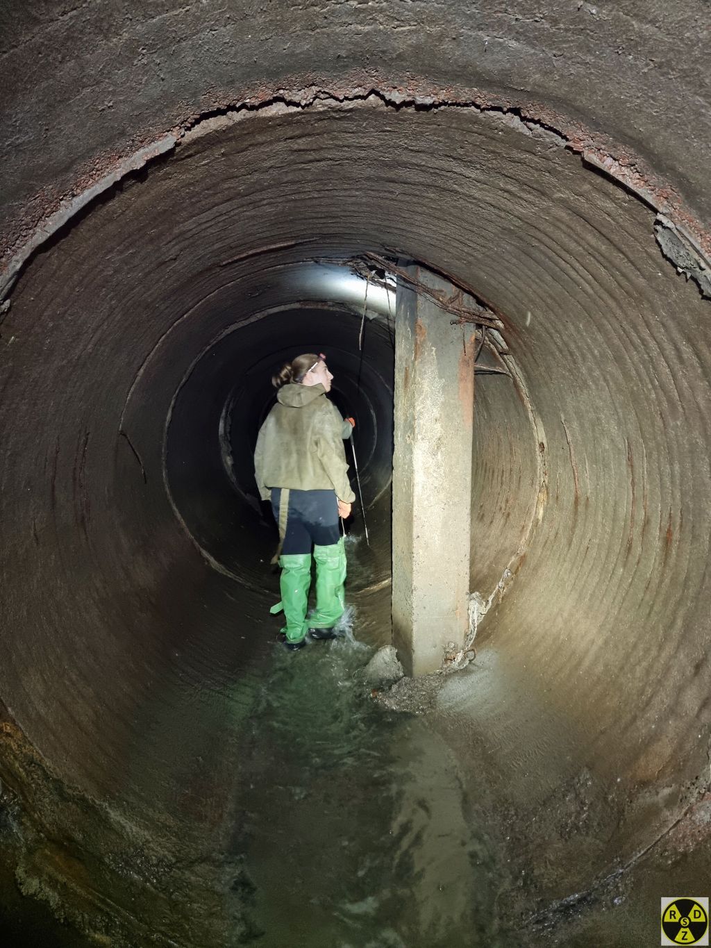 Чомусь мені здається що так вона тут і стоятиме :(