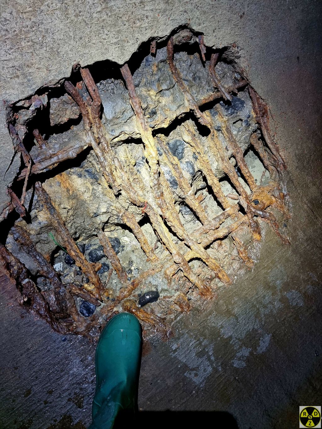 І такого тут багато...