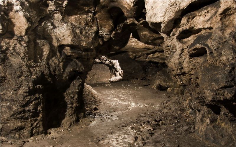 Печера "Вертеба" де знімався фільм "Довбуш"