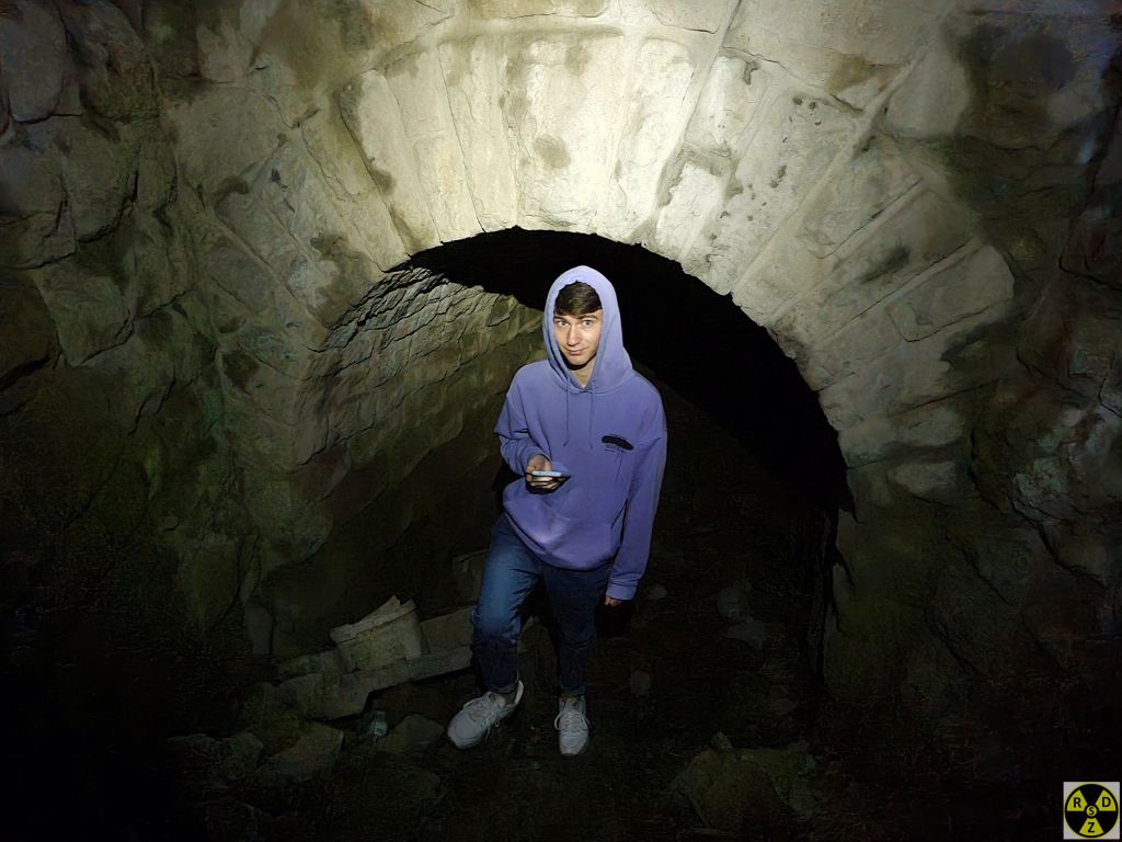 В підземному тунелі під закинутою залізницею