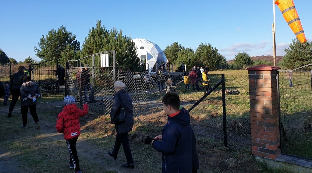 На відкритті музею було людно. Більше фото з відкриття і як музей будувався є тут