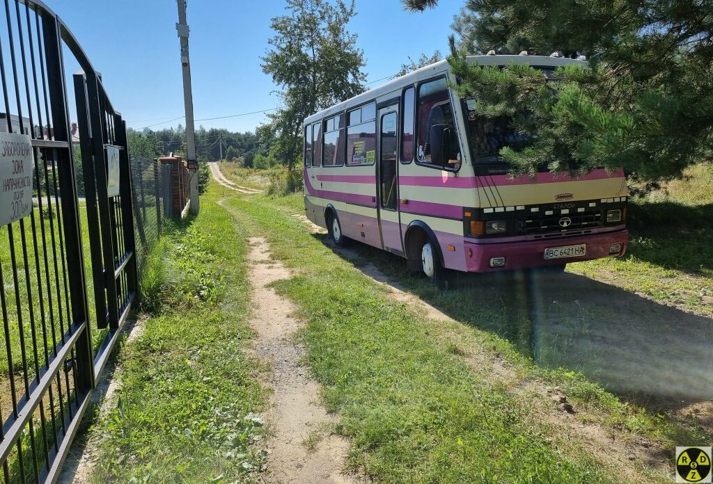 До воріт музею можна під'їхати автобусом
