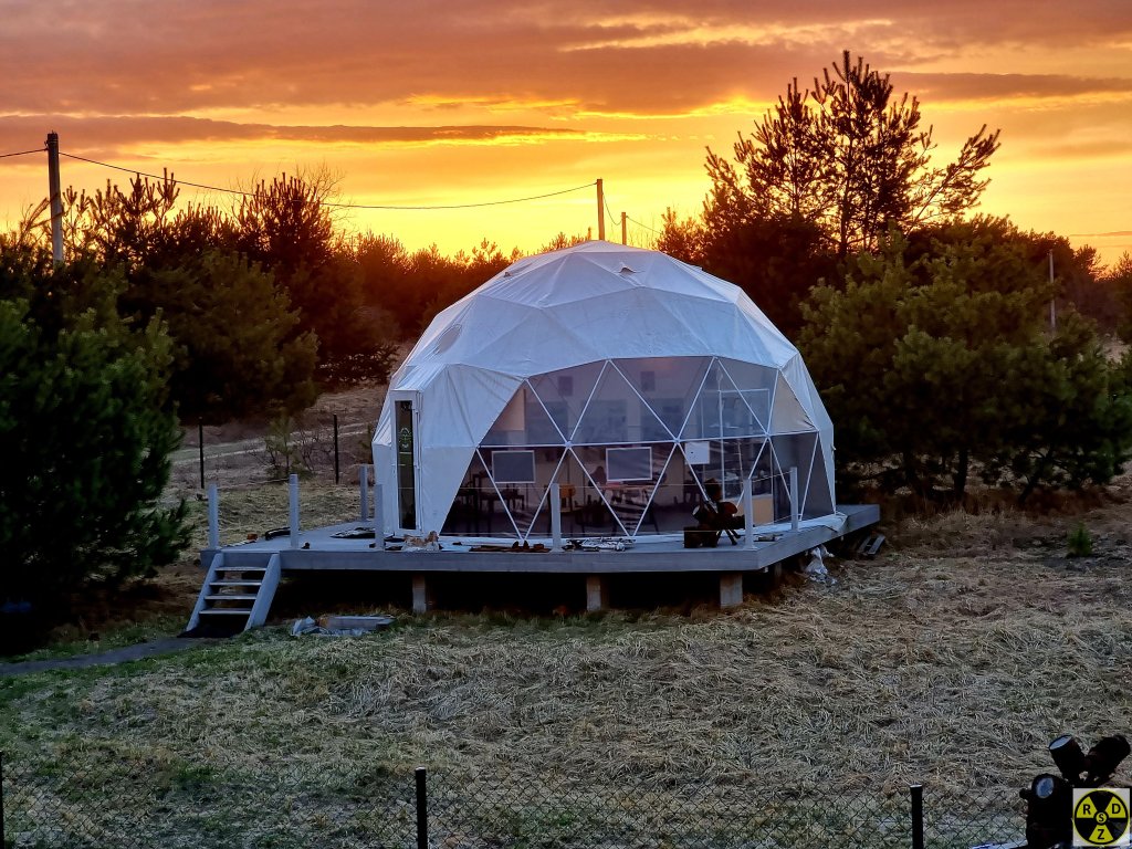 "Музей Загиблих Літаків" має форму купола. Це гарна локація для красивих фоток