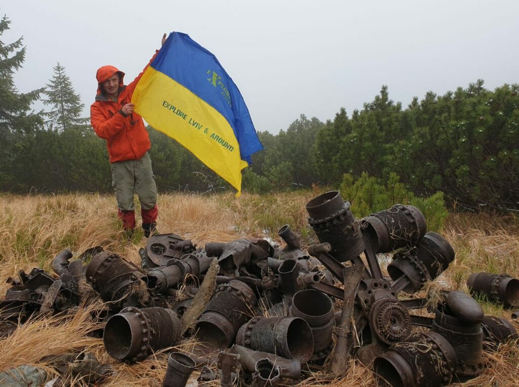 Залишки літака Юнкерс-52 (Ju-52), що в горах біля Буковеля, лежать там і досі