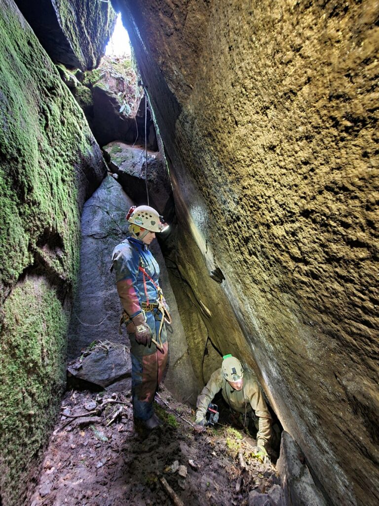Вхід в одну з печер у горі "Ключ"