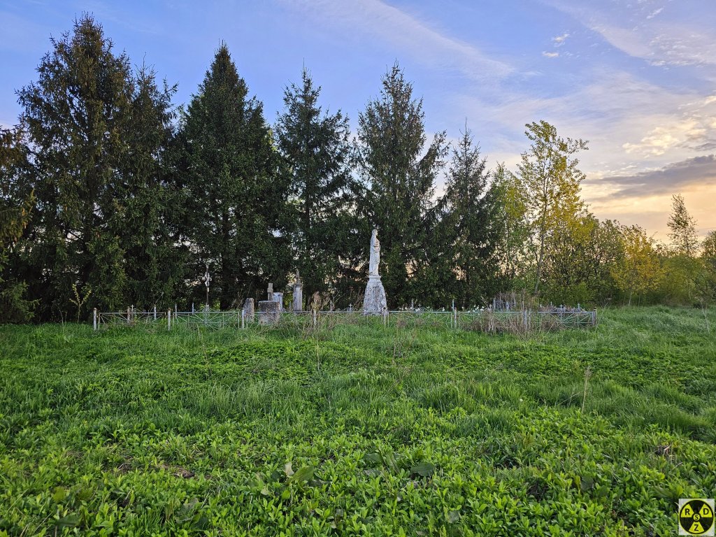 Цвинтар колонії Угартсберґ знаходиться на краю обриву: це його і врятувало від оранки