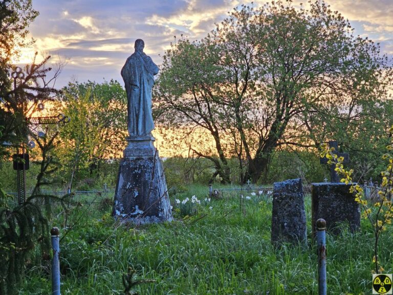 Закинутий німецький цвинтар біля села Меденичі