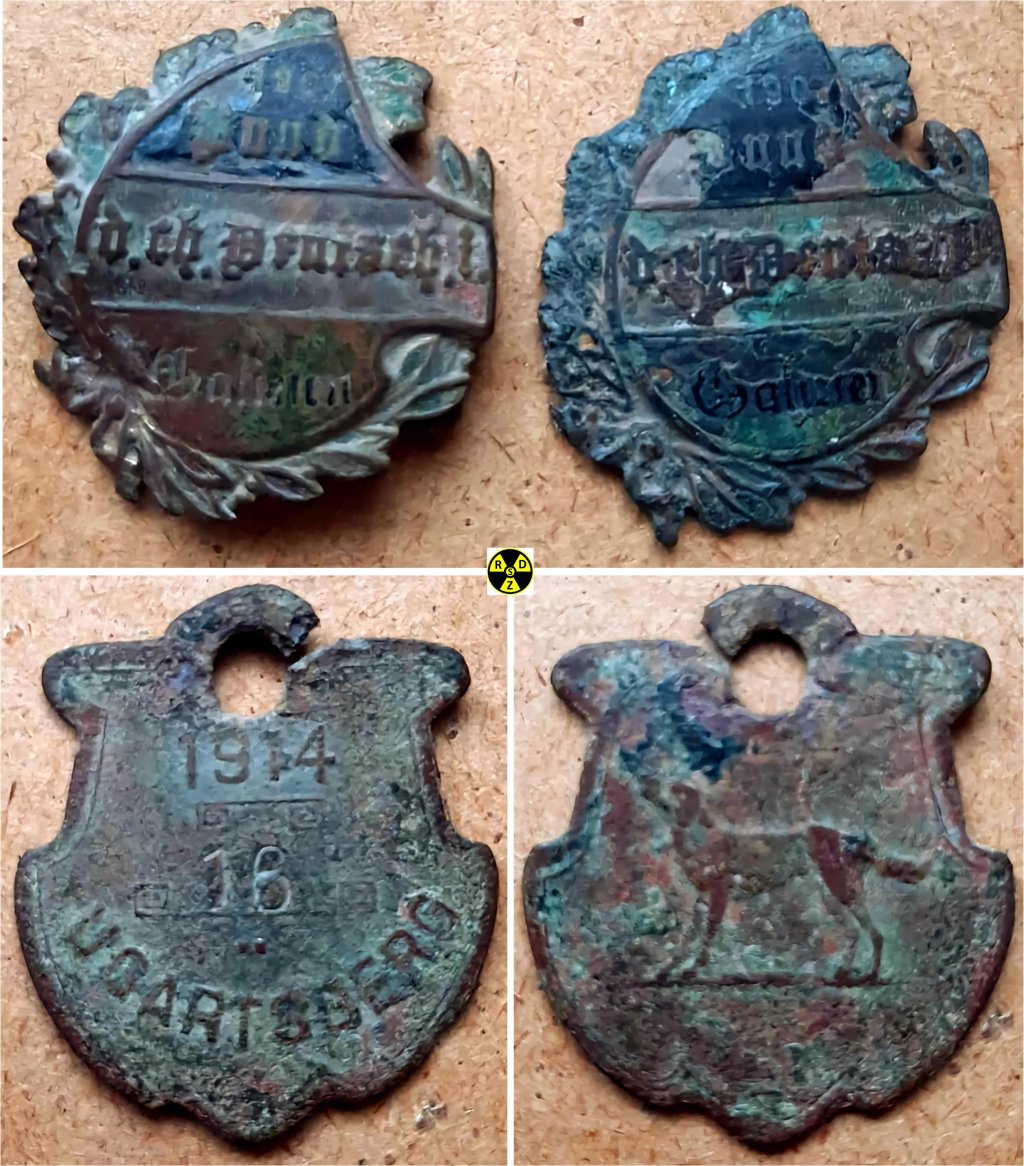 Значок корінного німця, жителя Галичини та його собаки. Фото Rostislaw Kusaylo. Ще є жетон №28 тут