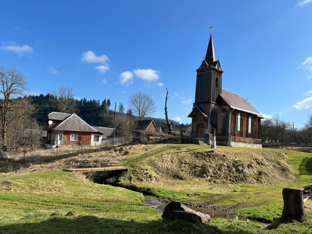 дерев'яний костел у с.Розлуч