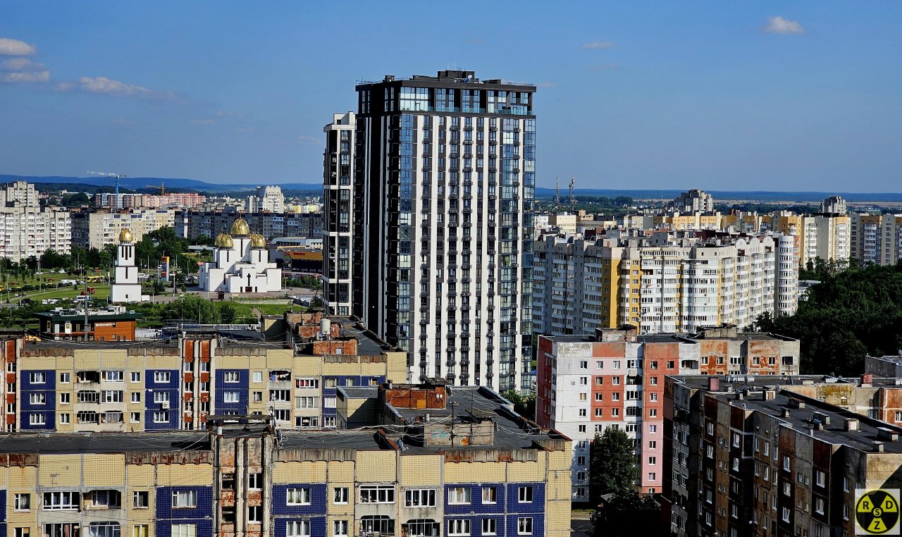 Найвища точка Львова - ЖК "Авалон" та храм на його фоні