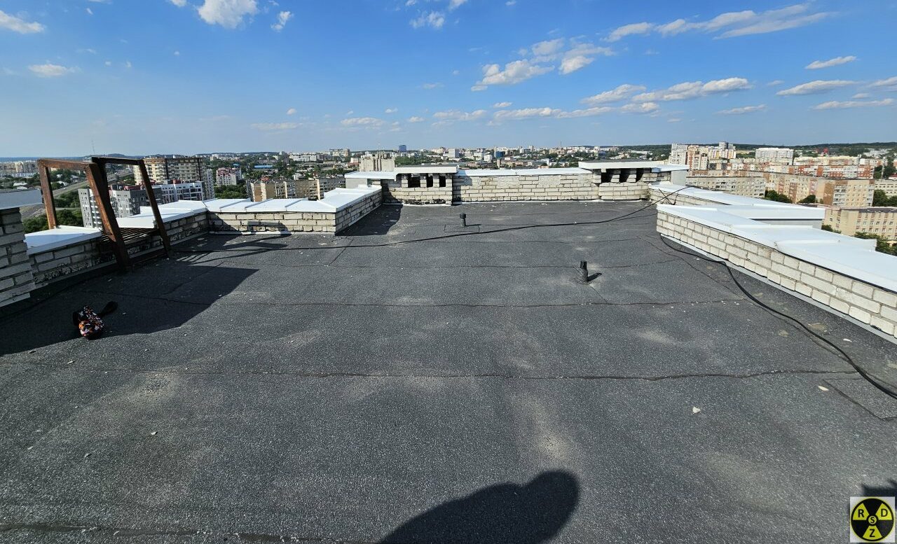 Вперше побував на Львівському даху де ні кабелів, ні антен! Зазвичай тут ціла павутина ще починаючи з 90-х 