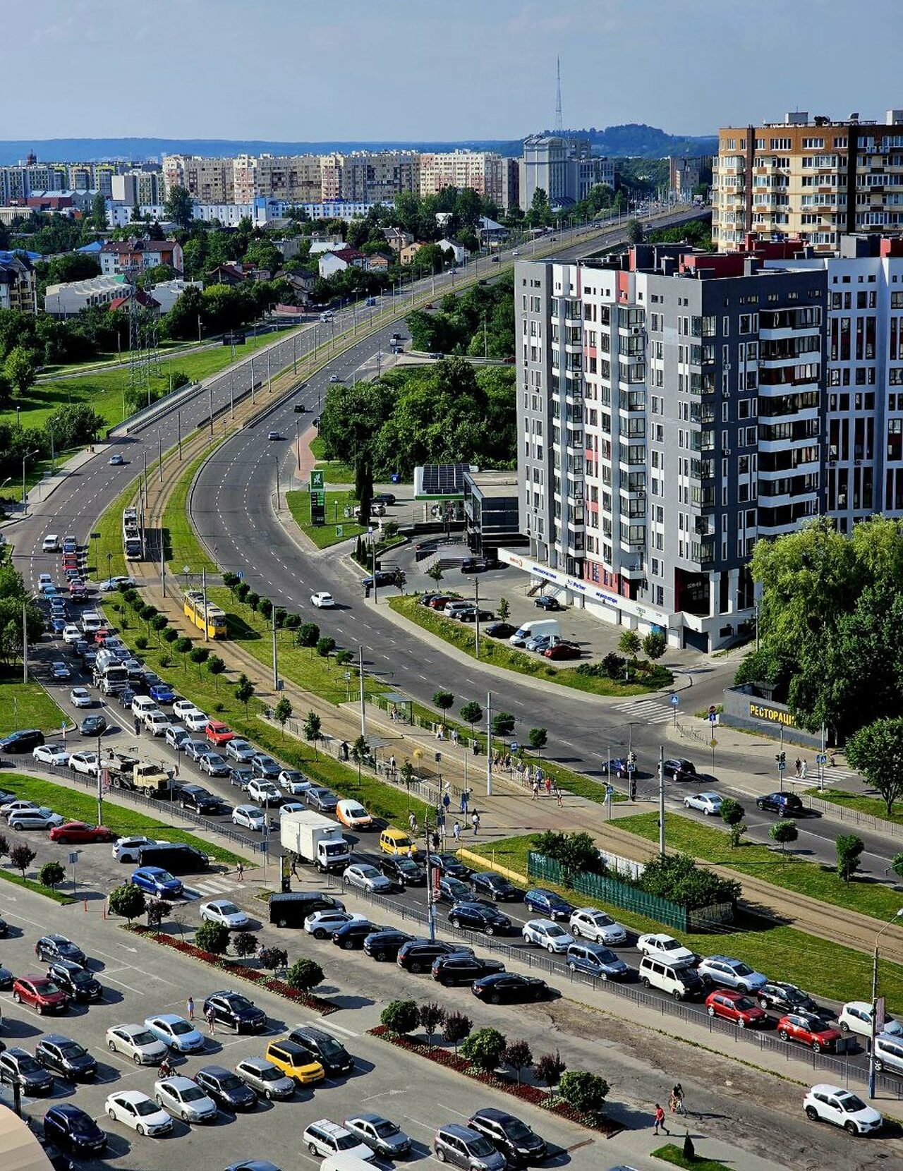 Завжди завантажене перехрестя коло Верхнього Шувару