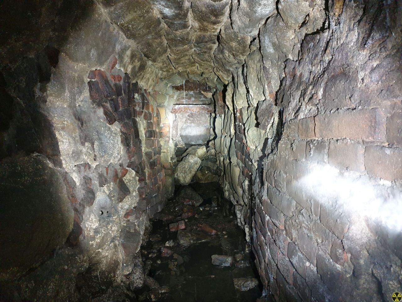 Старий тунель в сторону непарної частини вулиці (Політеху і Монастиря Кармелітів)